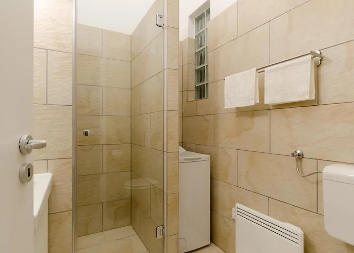 Appartement Cosy In Party District Ak20s
