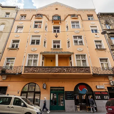 Boutique In The Heart Of A20s * بودابست